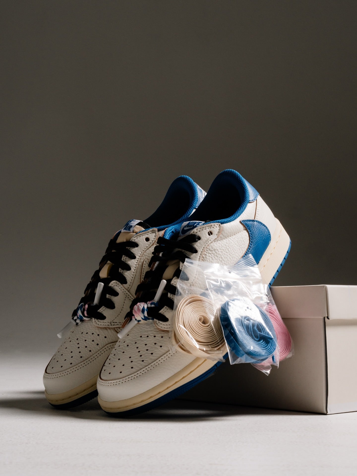 AJ 1 Low fragment design x Travis Scott (Q 1:1)