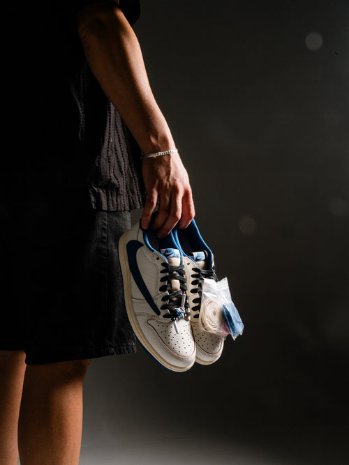 AJ 1 Low fragment design x Travis Scott (Q 1:1)