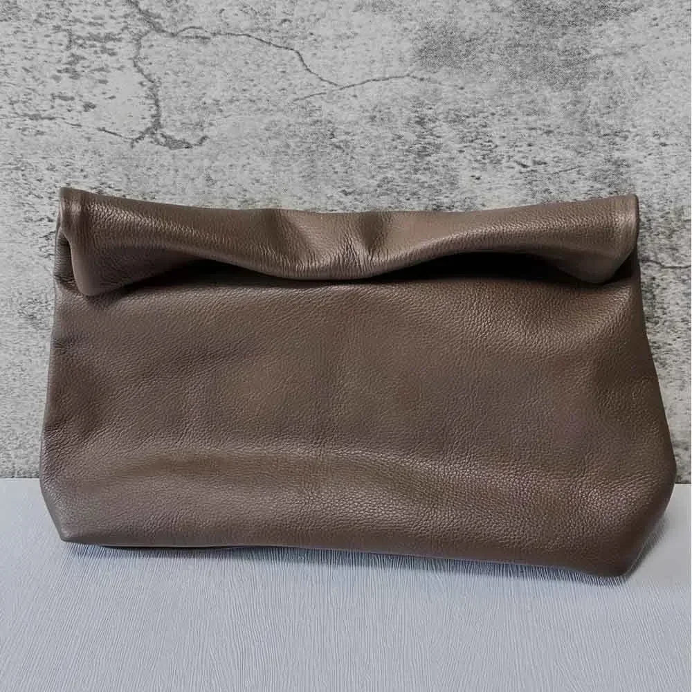 The Nuvola Leather Clutch