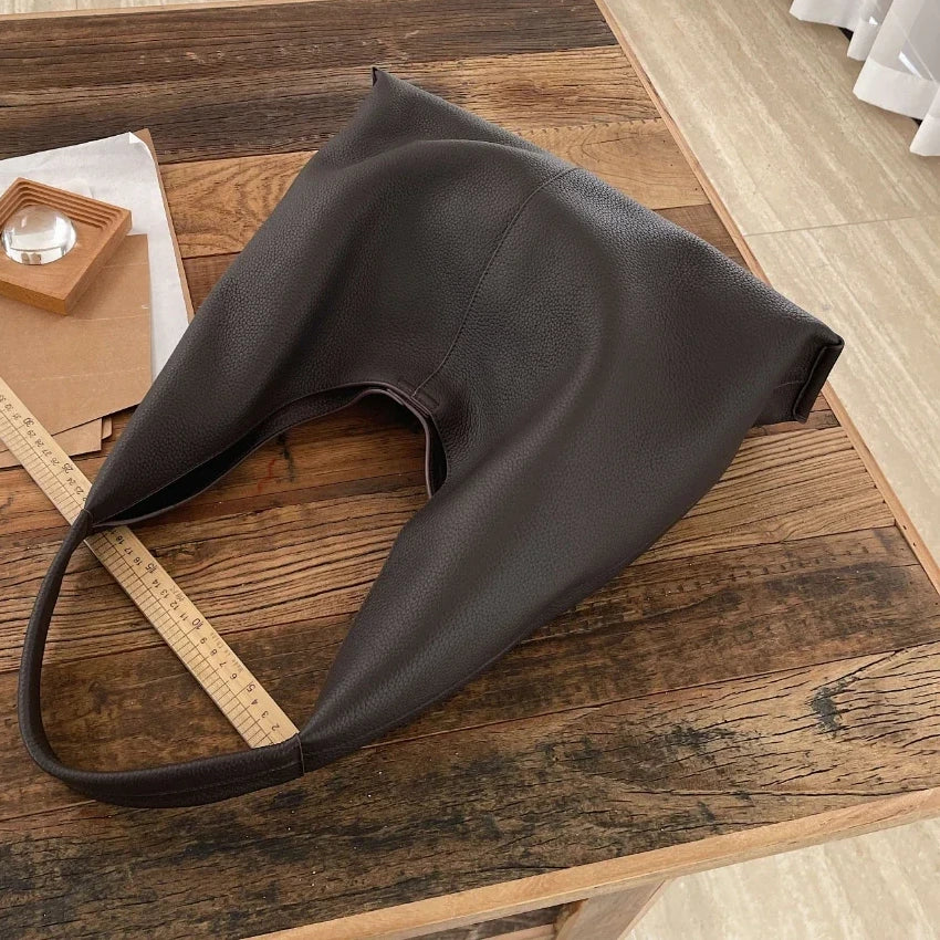 The Duna Oversized Hobo