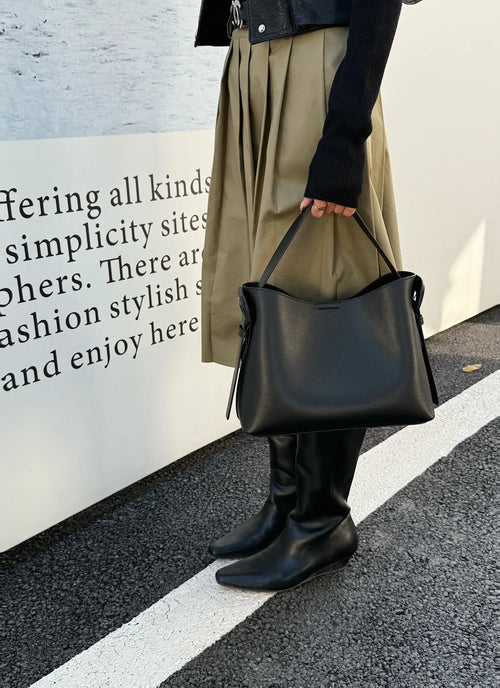 The Ambra Leather Shoulder Bag