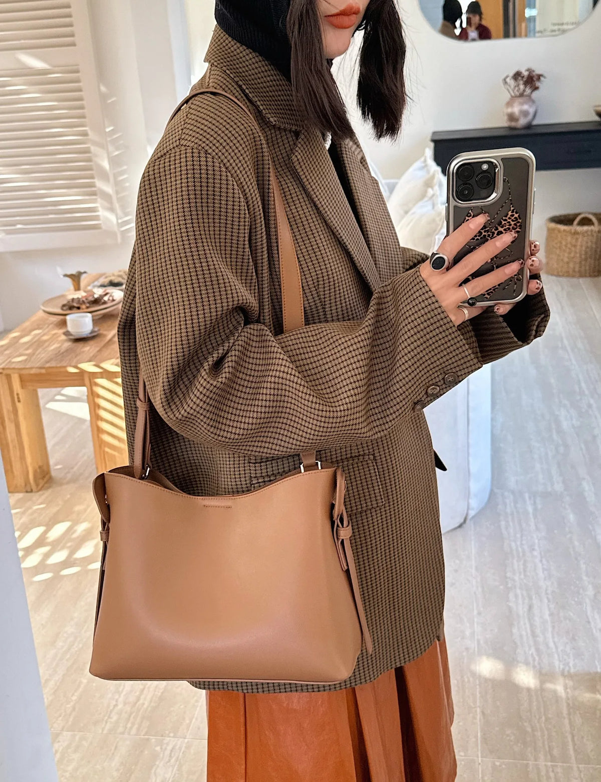 The Ambra Leather Shoulder Bag